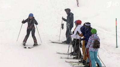 В Сочи благотворительный фонд «Жизнь в движении» организовал для ребят горнолыжный лагерь