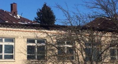 Следователи проверяют обрушение крыши у здания моргаушской школы