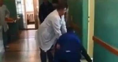 На Закарпатье произошла драка между врачом и пациентом: видео