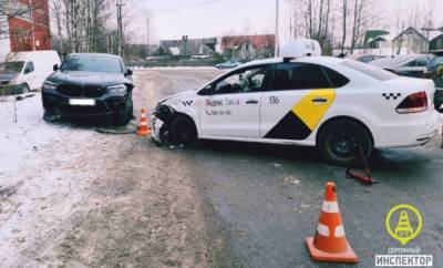 В Невском районе пешехода зажало между двумя автомобилями