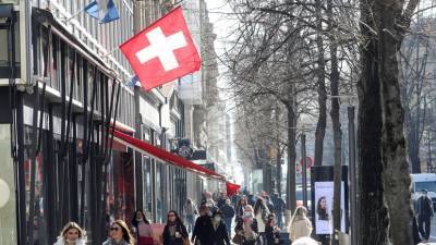 Число случаев коронавируса в Швейцарии превысило 570 тысяч