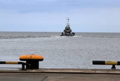 В морском порту Петербурга столкнулись два судна