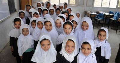 В Афганистане школьницам старше 12 лет запретили петь перед мужчинами