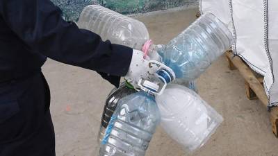 В России предложили расплачиваться за покупки пластиковой тарой