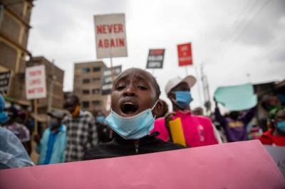 Президент Кении связал третью волну COVID-19 с митингами и запретил их