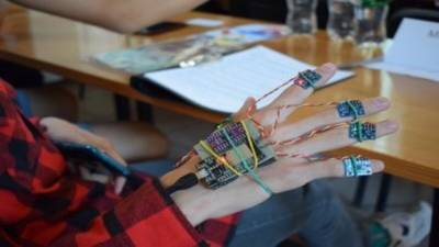 Украинский студент создал клавиатуру-перчатку MPBoard: о разработке