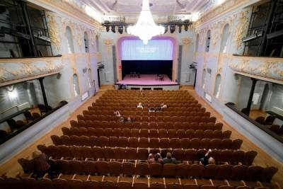 Целую неделю Псковский драмтеатр будет продавать билеты со скидкой
