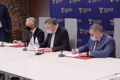 Минспорт и Российский футбольный союз заключили соглашение с Ленобластью о развитии футбола