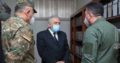 Министр обороны Армении ознакомился с работой комиссии по пленным и без вести пропавшим