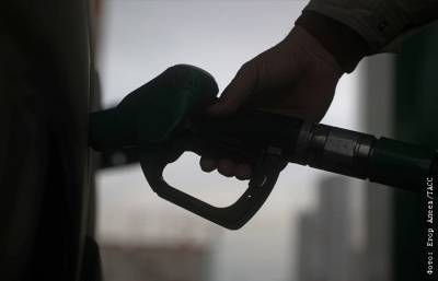 Биржевые цены на бензины впервые с февраля пошли вниз - на фоне заявлений властей о корректировке демпфера. Обзор