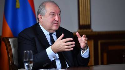 Перенесшего COVID-19 президента Армении доставили в больницу из-за проблем с сердцем