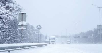 Киев ограничил въезд фур из-за снегопада