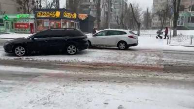 На пешеходном переходе: в Киеве на Березняках легковушка сбила ребенка