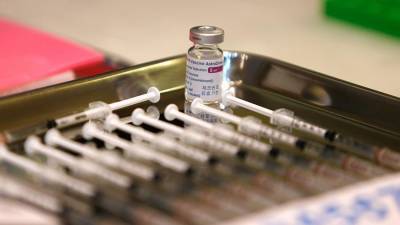 Испанские регионы приостановили вакцинацию препаратом AstraZeneca