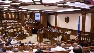 Парламент Молдавии объявил «политическое перемирие»