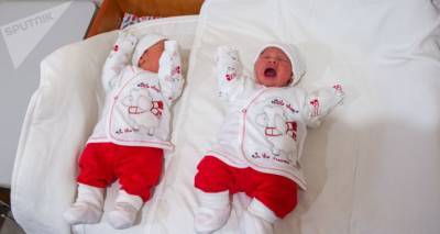 В чем причина рекордного количества близнецов среди новорожденных - исследование ученых