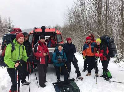 Карпатские спасатели отыскали в горах группу туристов: фото