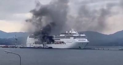 Круизный лайнер загорелся в порту греческого острова Корфу – видео