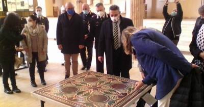 В Италию вернули мозаику Калигулы, которая была найдена Муссолини и после украшала столик в Нью-Йорке