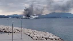 Круизный лайнер загорелся в греческом порту Керкира – видео