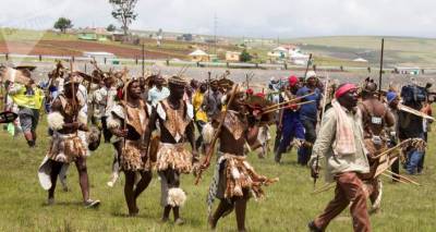 Шесть женщин стали вдовами в один день: в ЮАР умер король зулусов