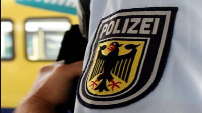 Берлин: группа неизвестных напала на полицейского перед его квартирой