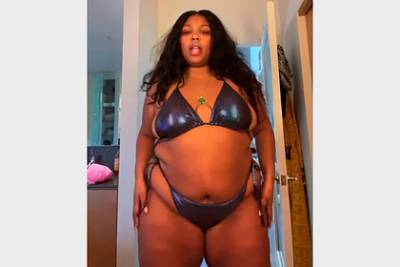 Певица сняла видео в бикини в ответ на оскорбления фанатов по поводу «ожирения»