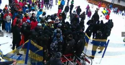 Полиция нагрянула в "Буковель" с проверкой и блокировала подъемники (видео)