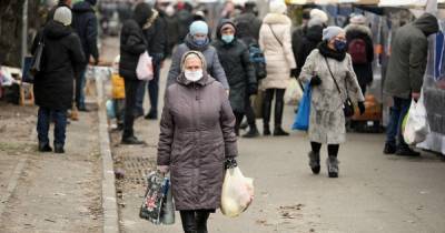 Азаров назвал "вымирающую" Украину беднейшей страной в Европе