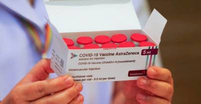 Что не так с "Астразенекой": врачи прокомментировали сообщения о тромбозах после вакцинации в Европе