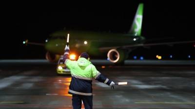У летевшего из Москвы в Новосибирск самолета отказал двигатель