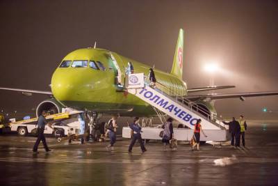 Летевший в Новосибирск самолет экстренно сел в Тюмени из-за отказа двигателя