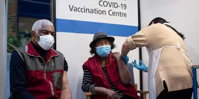 Коронавирус в мире: Великобритания приглашает на прививку всех, кто старше 50 лет