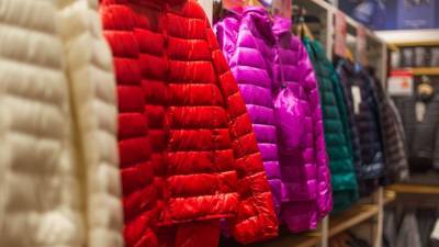 Россияне стали больше тратить на зимнюю одежду и обувь — исследование