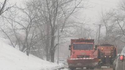Водитель легковушки погиб под колесами снегоуборщика в Новосибирской области