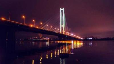 Южный мост в Киеве не выдерживает нагрузки. Его частично перекроют на ближайшие три дня