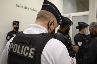 Во Франции школьник с ножом угрожал убить учителя