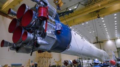 "Роскосмос" опубликовал фотографии нового дизайна ракет "Союз"