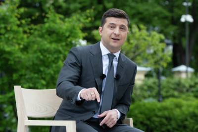 Экс-премьер Украины назвал Зеленского мародёром: у него в чемоданах 45 миллионов долларов