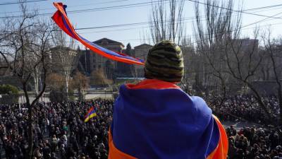 В Ереване оппозиция проводит митинг у МИД Армении