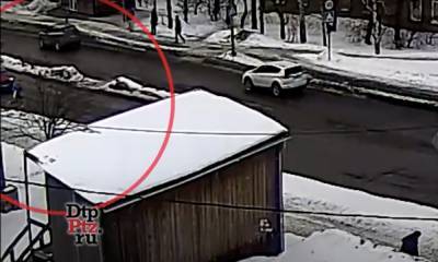 Микроавтобус сбил пешехода в Петрозаводске