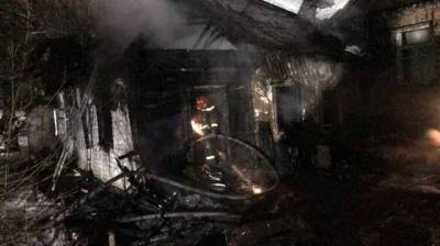 В Святошинском районе Киева ночью сгорел частный дом: при тушении спасатели обнаружили тело женщины