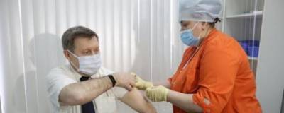 Мэр Новосибирска сделал прививку от коронавируса