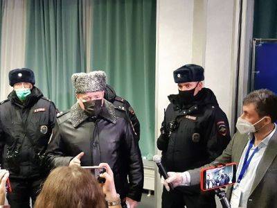 Полиция задержала оппозиционеров и журналистов на форуме в Москве