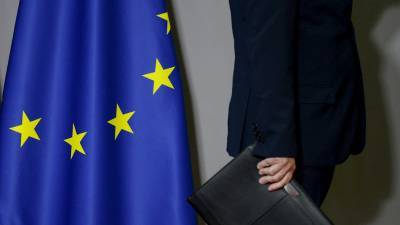 Bloomberg: посол ЕС призвал изменить подход к России