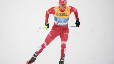 Лыжник Большунов победил в масс-старте на этапе Кубка мира в Швейцарии
