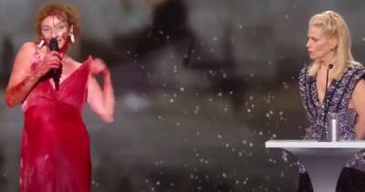 Стивен Кинг - Катрин Денев - Французская актриса Корин Мазиеро разделась догола на сцене церемонии Cеsar Awards (видео) - focus.ua - Париж