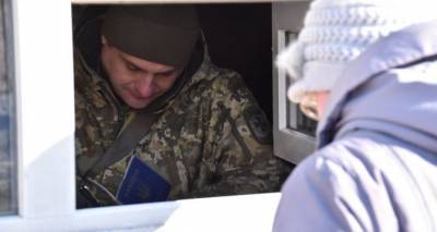 На КПВВ под Донецком итальянцу отказали в страховании от коронавируса из-за возраста