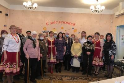 Пенсионеры и инвалиды Донецка отметили Масленицу