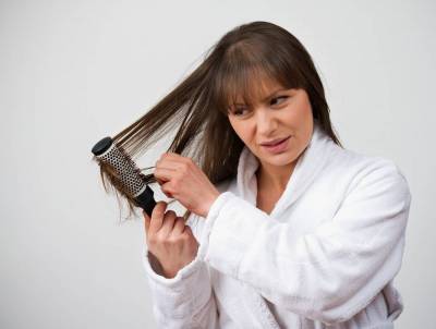 Причины, по которым могут выпадать волосы